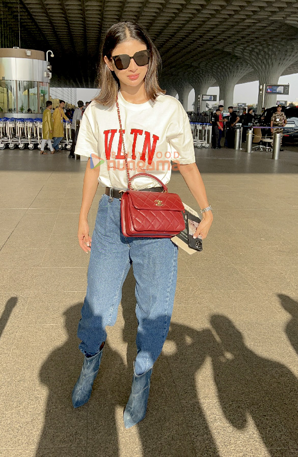 photos mouni roy and fardeen khan snapped at the airport 3