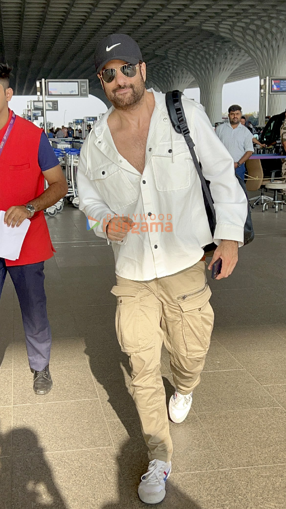 photos mouni roy and fardeen khan snapped at the airport 4