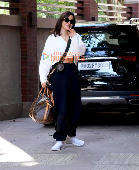 Photos: Neha Sharma snapped in Bandra Photos: Neha Sharma snapped in Bandra