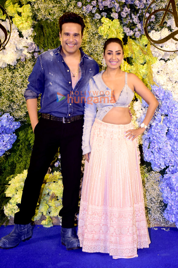 photos producer anand pandit and family snapped with daughter aishwarya and son in law sahil at their wedding reception 15 4