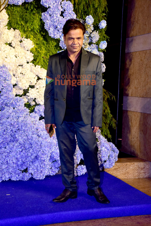 photos producer anand pandit and family snapped with daughter aishwarya and son in law sahil at their wedding reception 2 4