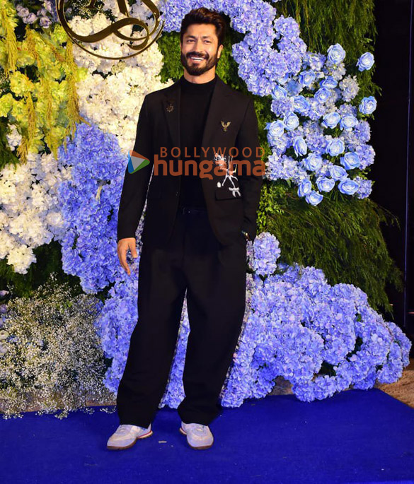 photos producer anand pandit and family snapped with daughter aishwarya and son in law sahil at their wedding reception 31