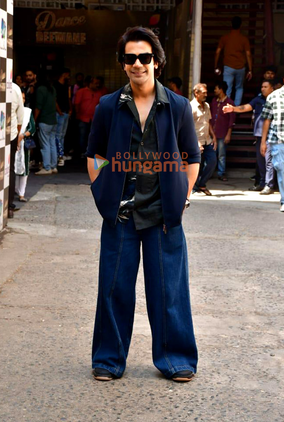 photos rajkummar rao alaya f madhuri dixit karisma kapoor suniel shetty and bharti singh snapped on the sets of dance deewane 4 6