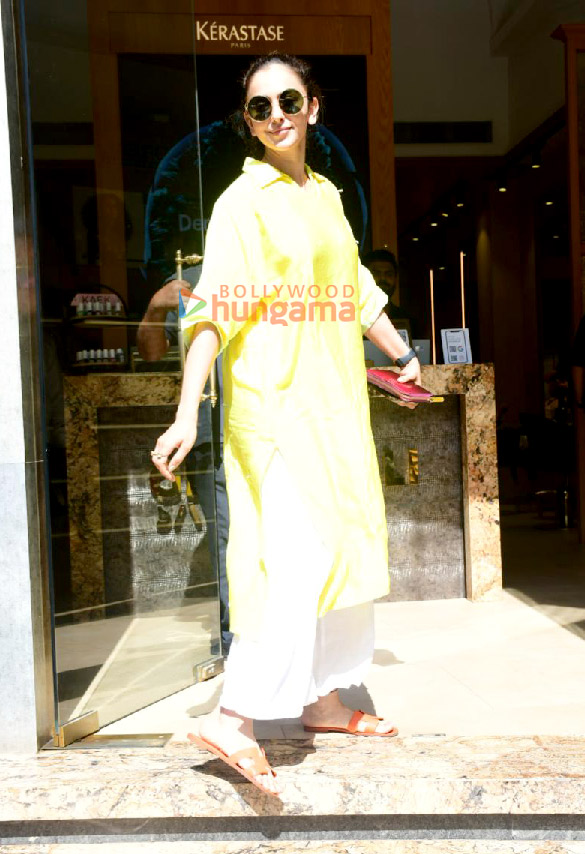 photos rakul preet singh snapped outside a salon in bandra 4 7