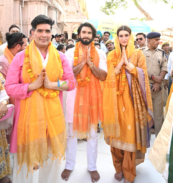 photos ranveer singh kriti sanon and manish malhotra visit at kashi vishwanath temple to seek blessings 1