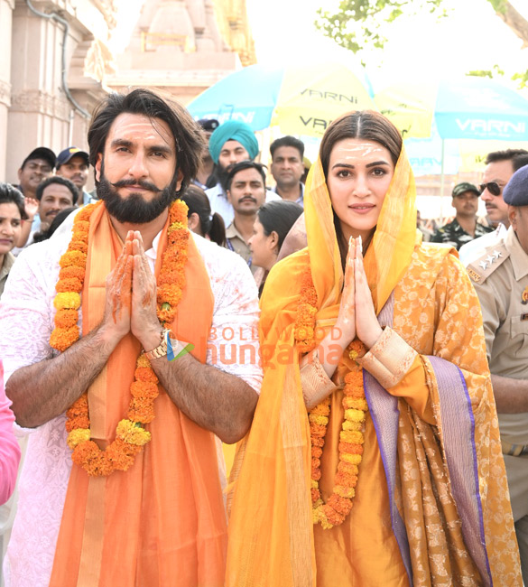 photos ranveer singh kriti sanon and manish malhotra visit at kashi vishwanath temple to seek blessings 5