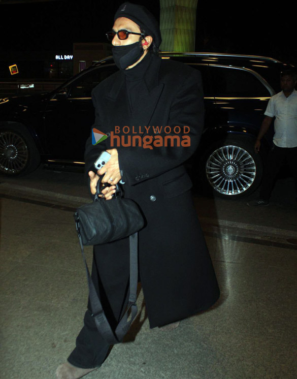 photos ranveer singh snapped at the airport 4 9
