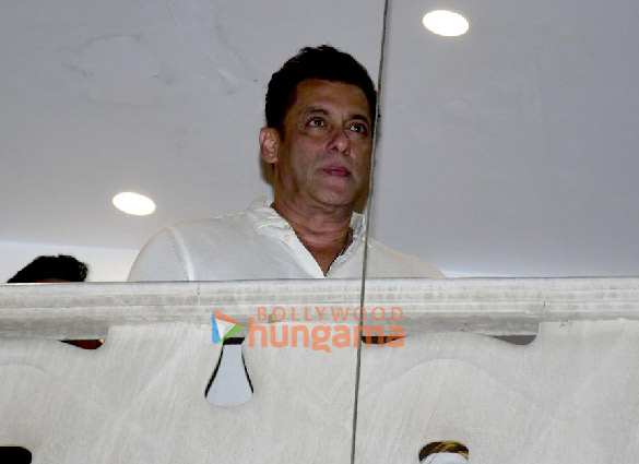 photos salman khan greets his fans from his residence on the occasion of eid 2