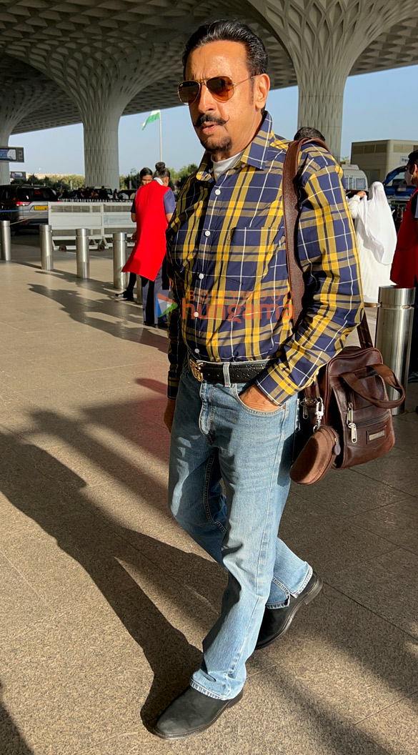 photos sonam kapoor ahuja anil kapoor malaika arora and others snapped at the airport 8
