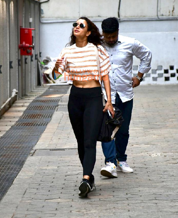 photos triptii dimri snapped outside the gym in bandra 4