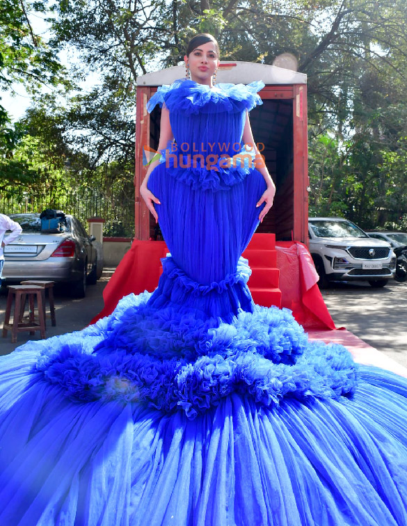 photos uorfi javed snapped in juhu 1 11