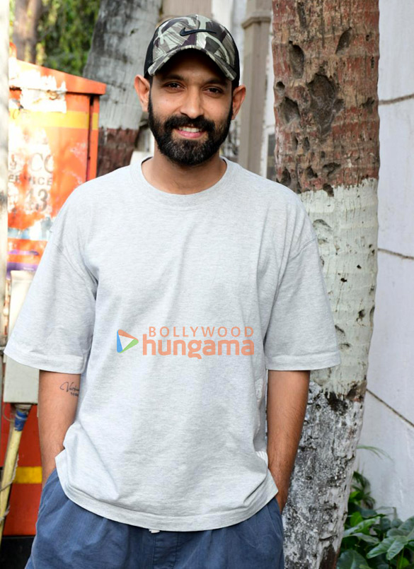 photos vikrant massey and medha shankr snapped at vidhu vinod chopras office in santacruz 5