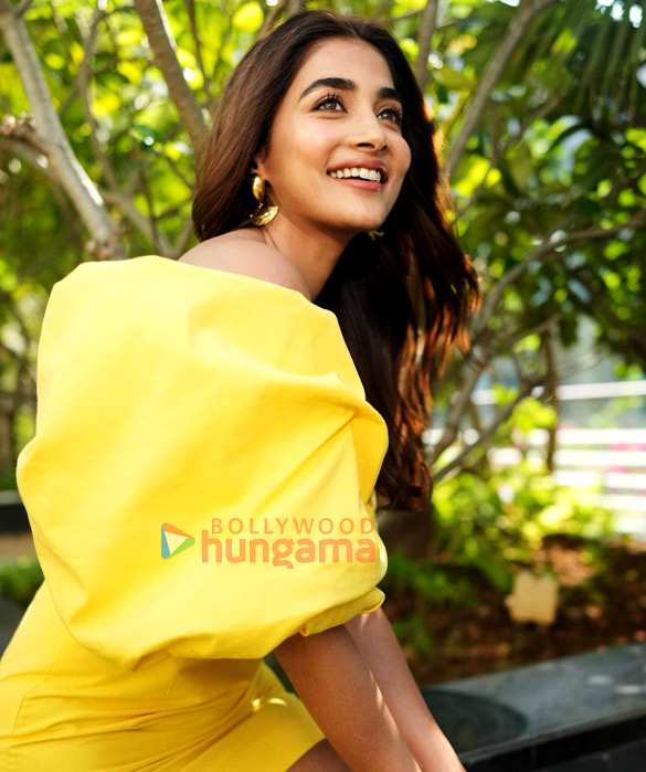 pooja hegde 4 111