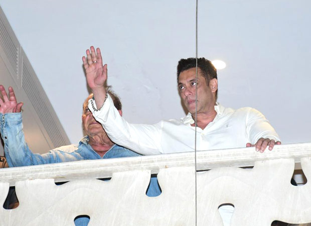 Salman Khan waves at huge crowd of fans outside his residence in Eid 2024, Salim Khan joins, watch video 