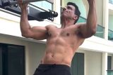 Can’t stop drooling over Sonu Sood’s perfectly carved abs
