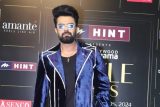 BH Style Icons 2024 Awards Maniesh Paul looks dapper as he poses for paps