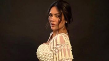 Esha Gupta defines utmost grace and elegance in these looks!