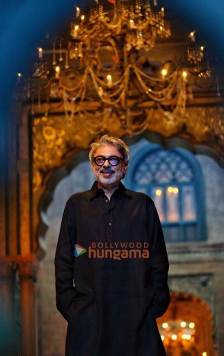 On the sets of Heeramandi