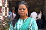 Laughter queen Bharti Singh’s fun banter with the paps