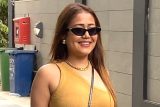 Neha Kakkar looks so stylish in this trendy outfit