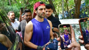 Paps appreciate Kartik Aaryan’s ‘Chandu Champion’ poster as he gets clicked outside gym