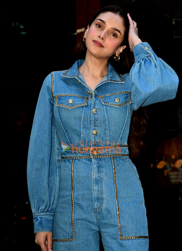 Photos: Aditi Rao Hydari snapped at Gigi restaurant in Bandra Photos: Aditi Rao Hydari snapped at Gigi restaurant in Bandra