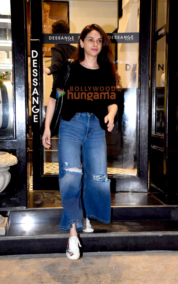 Photos: Aditi Rao Hydari snapped in Bandra Photos: Aditi Rao Hydari snapped in Bandra