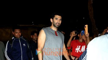 Photos: Aditya Roy Kapur snapped at Versova jetty