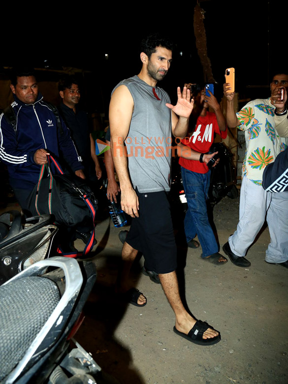 photos aditya roy kapur snapped at versova jetty 3