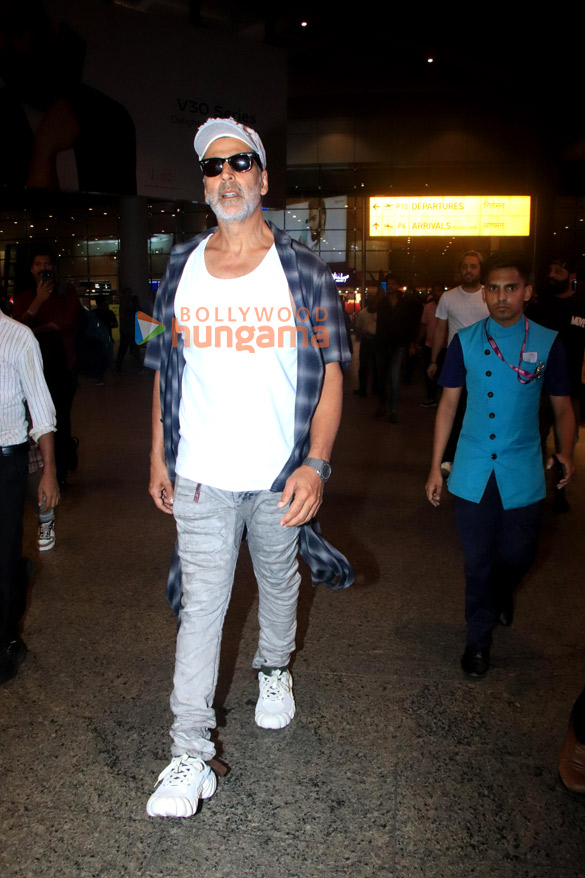 Photos: Akshay Kumar, Shilpa Shetty, Shruti Haasan and others snapped at the airport Photos: Akshay Kumar, Shilpa Shetty, Shruti Haasan and others snapped at the airport