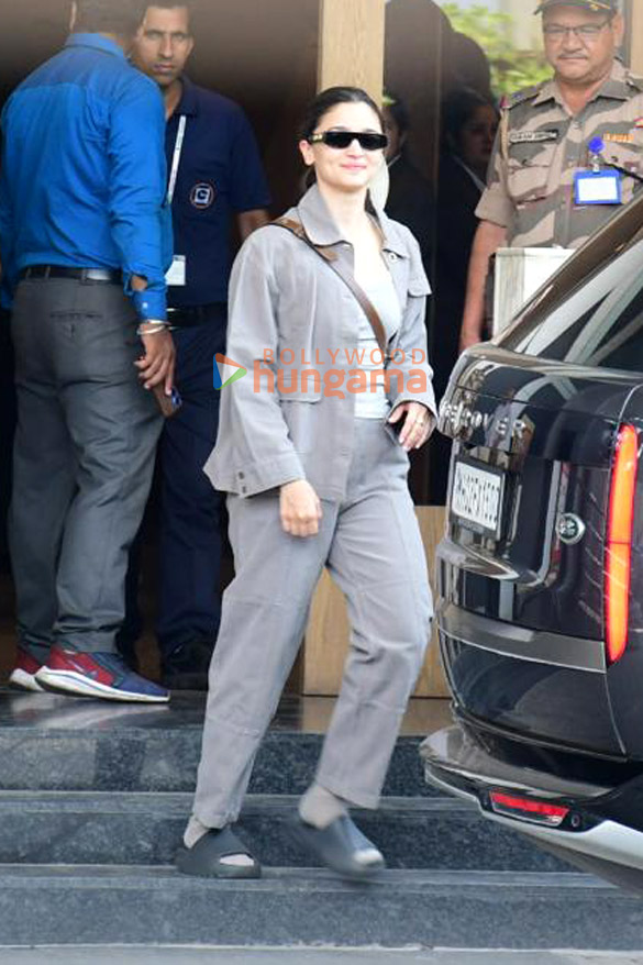 photos alia bhatt spotted at kalina airport 4 2