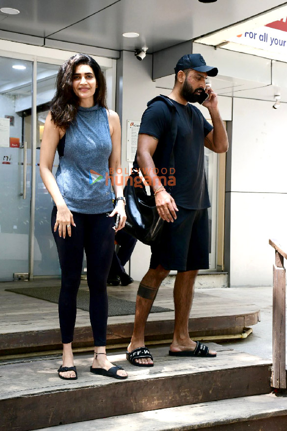 photos ananya panday khushi kapoor and karishma tanna snapped outside the gym in bandra 3