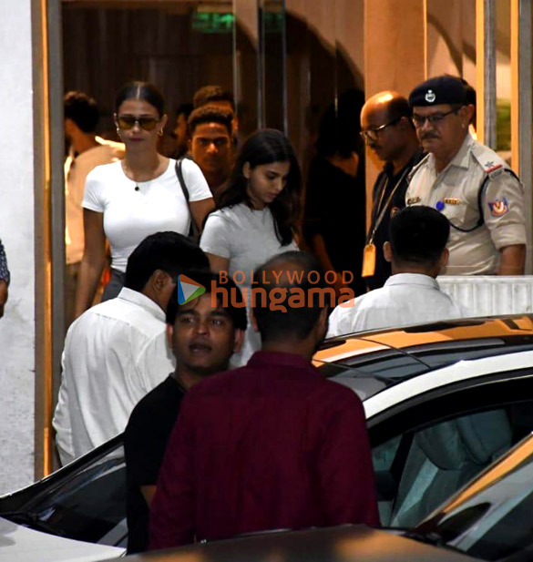 photos ananya panday suhana khan and others snapped at kalina airport 7