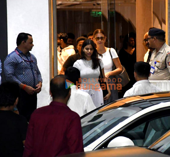 photos ananya panday suhana khan and others snapped at kalina airport 8