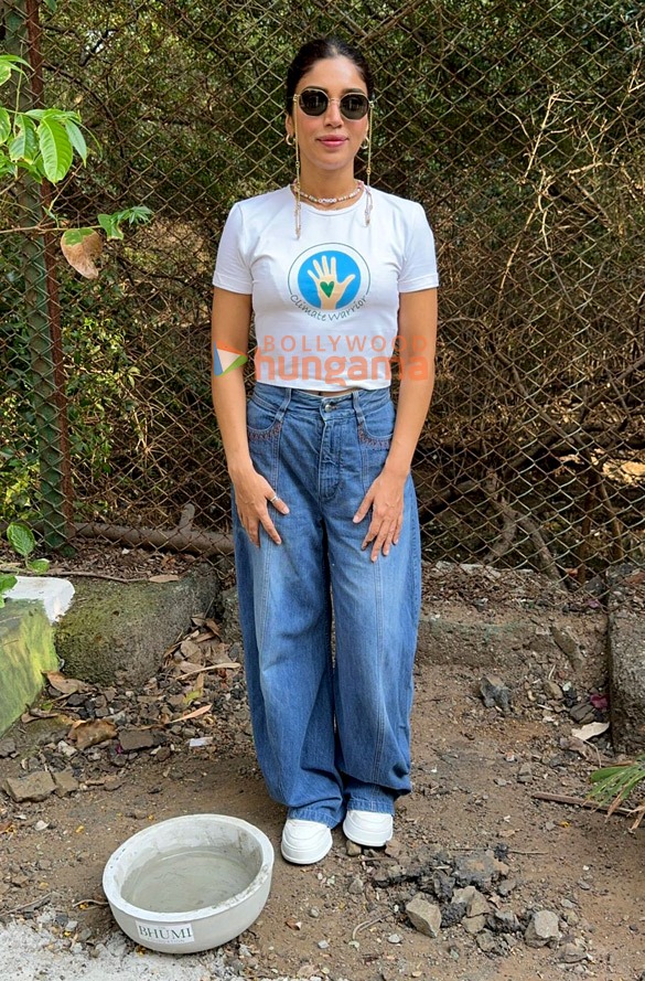 photos bhumi pednekar snapped installing water bowls in and around versova 6