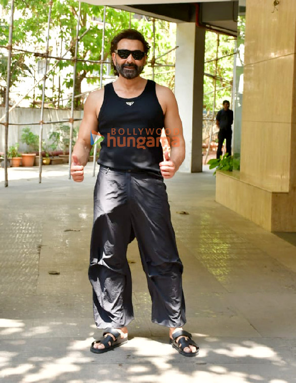photos bobby deol snapped in juhu 3 2