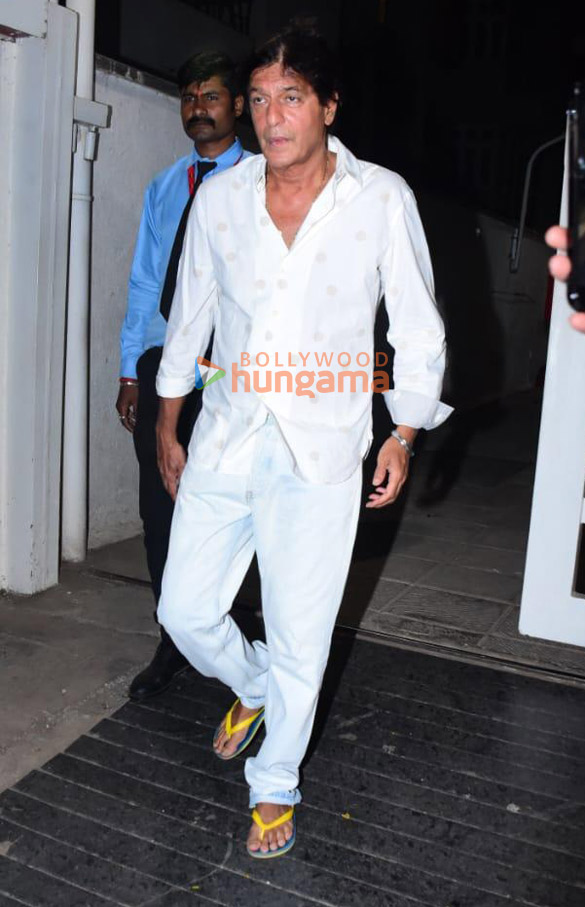 Photos: Chunky Panday, Javed Akthar and others snapped outside Hinduja Hospital in Khar Photos: Chunky Panday, Javed Akthar and others snapped outside Hinduja Hospital in Khar