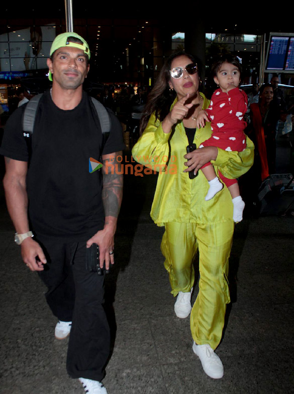 Photos: Karan Singh Grover and Bipasha Basu snapped at the airport