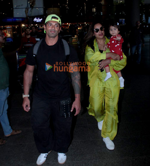photos karan singh grover and bipasha basu snapped at the airport 2