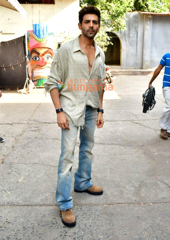 photos kartik aaryan promote chandu champion on the sets of dance deewane 4 4