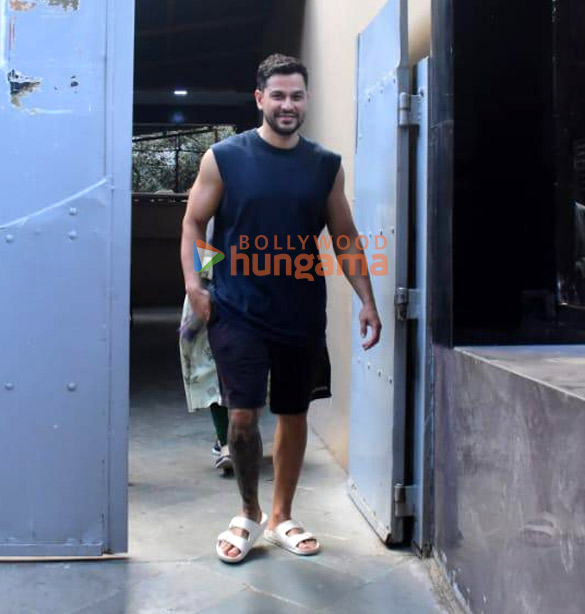 photos kunal kemmu soha ali khan and sharmila tagore snapped in bandra 3
