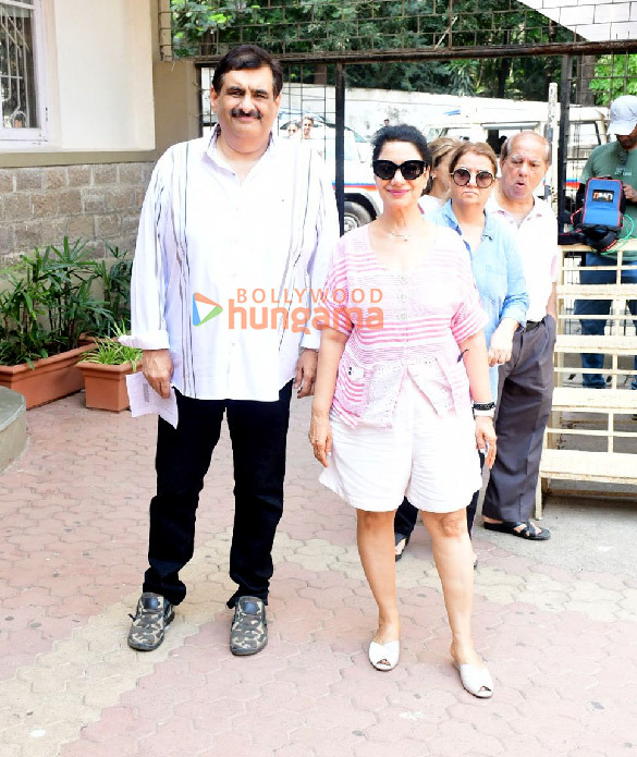 photos lok sabha elections 2024 janhvi kapoor farhan akhtar zoya akhtar among others cast their votes in mumbai1