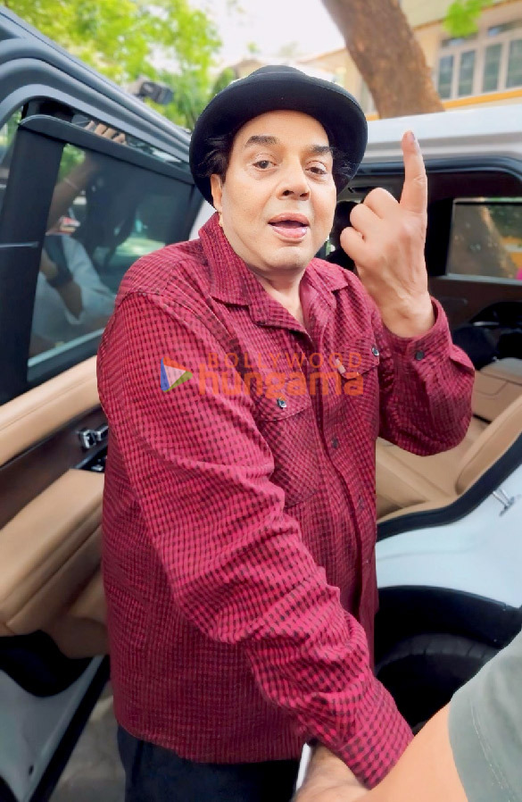 photos lok sabha elections 2024 janhvi kapoor farhan akhtar zoya akhtar among others cast their votes in mumbai32