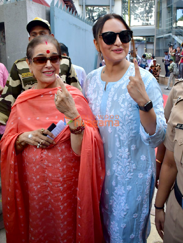 photos lok sabha elections 2024 shah rukh khan ranbir kapoor janhvi kapoor farhan akhtar zoya akhtar among others cast their votes in mumbai 448 7