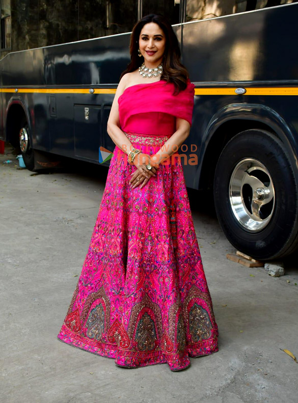 photos madhuri dixit suniel shetty bharti singh and others snapped on the sets of dance deewane 4 2 2