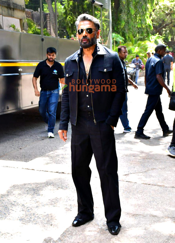 photos madhuri dixit and suniel shetty snapped on the sets of dance deewane 4 4 2