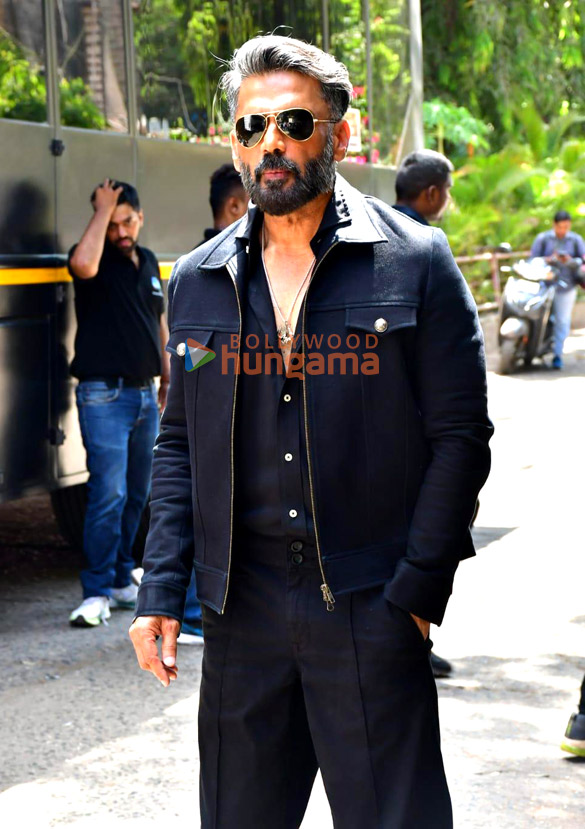 photos madhuri dixit and suniel shetty snapped on the sets of dance deewane 4 5 2