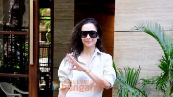 Photos: Malaika Arora snapped outside her residence in Bandra