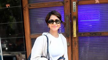 Photos: Mrunal Thakur snapped at the gym in Santacruz