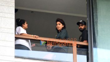 Photos: Neetu Singh snapped at Ranbir Kapoor’s new residence in Pali Hill